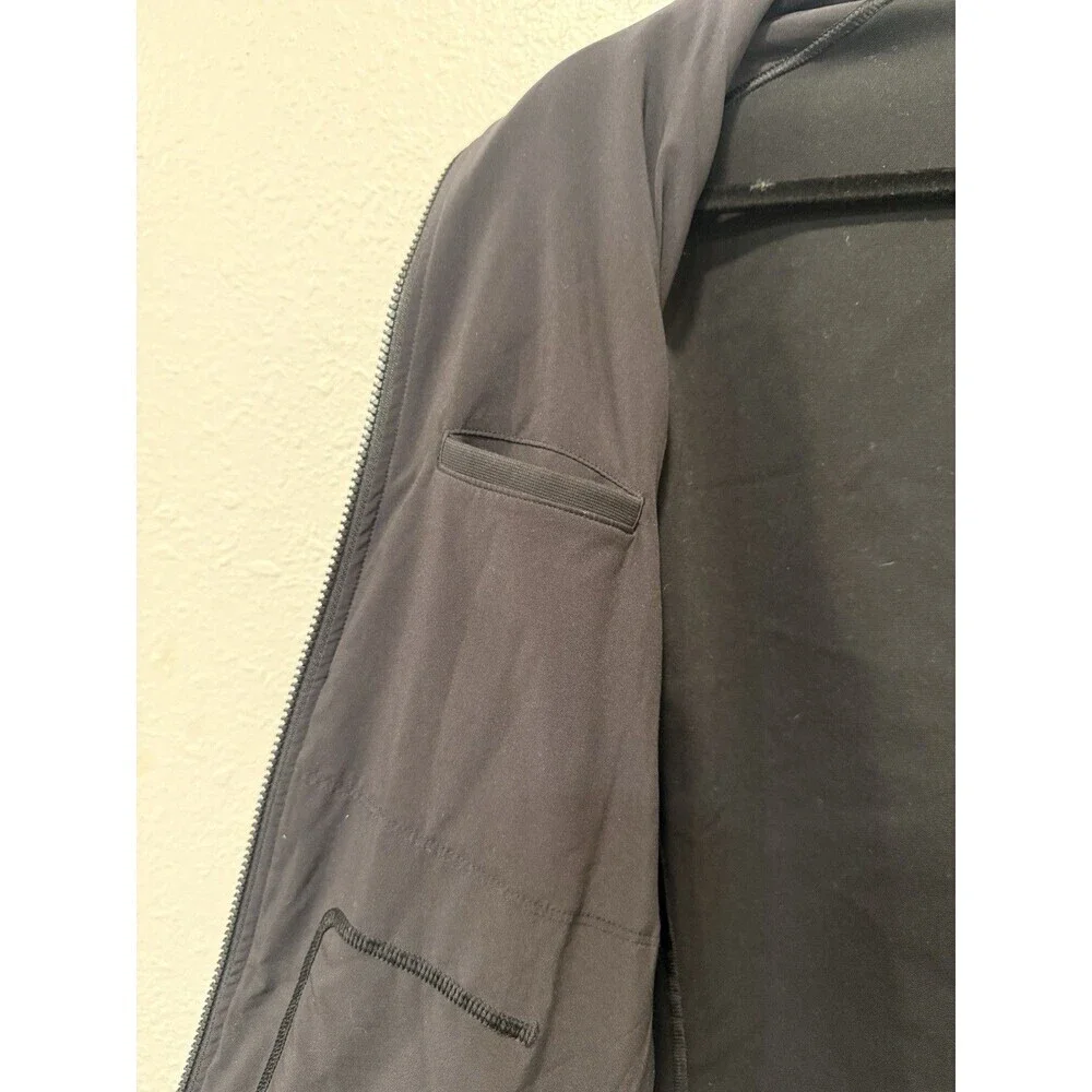 Lululemon Sojourn Jacket Mens Medium Black Full Zip Pockets Outdoor Activewear